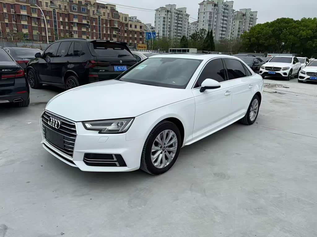 Audi A4L 2018 30-летие 40 TFSI Entry